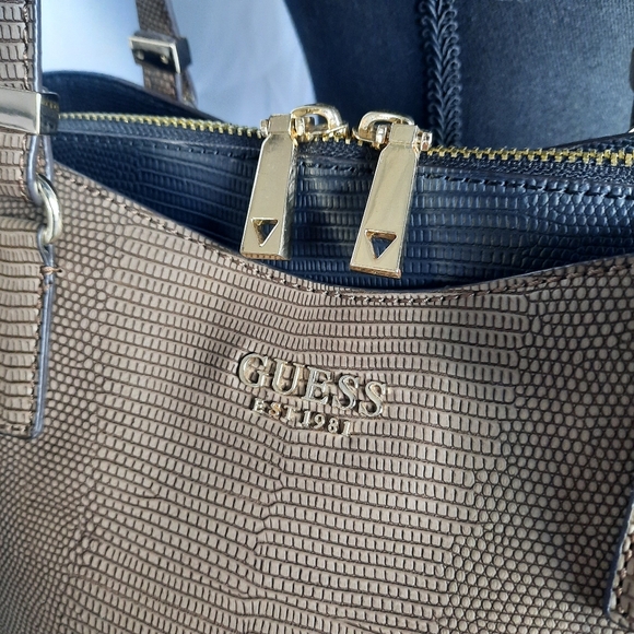 Guess Lyndi Shoulder Handbag Croc Embossed Animal Print Brown Black Med. Size - Picture 3 of 17